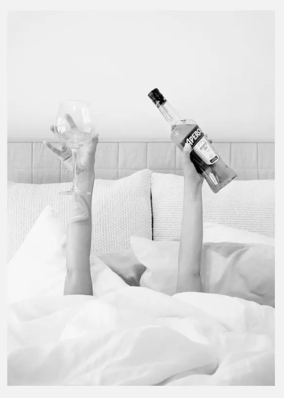 Aperol In Bed Low Key Canvastavla (30x40 cm)