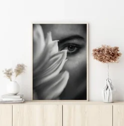 A Womans Look Poster (21x29.7 cm (A4))