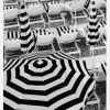 Black And White Beach Umbrellas Canvastavla (30x40 cm)