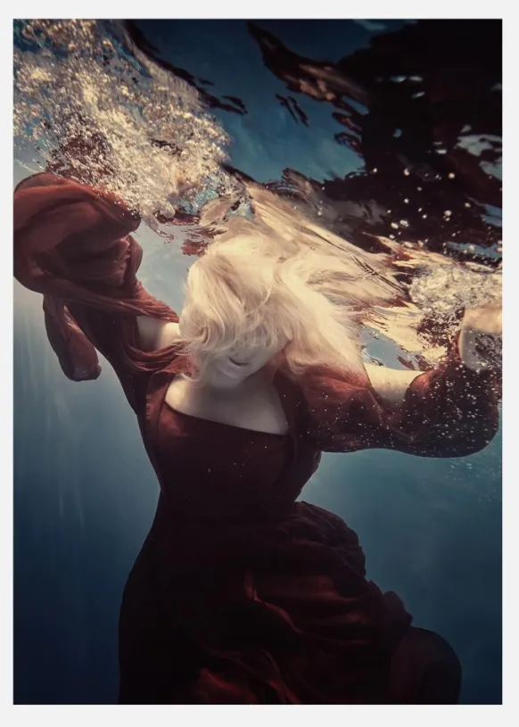 Drown In Dress Canvastavla (30x40 cm)