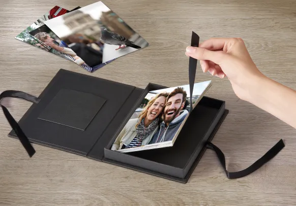 Fun Fotobox - Svart (Passar 70 st bilder i 10x15 / 13x18 cm format)