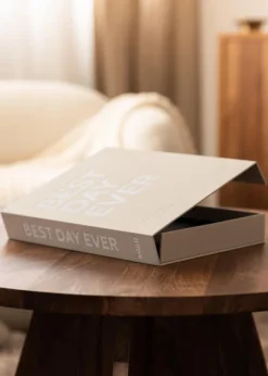 KAILA BEST DAY EVER Creme - Coffee Table Photo Album (60 Svarta Sidor / 30 Blad)