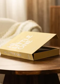 KAILA HI LITTLE ONE Yellow - Coffee Table Photo Album (60 Svarta Sidor)