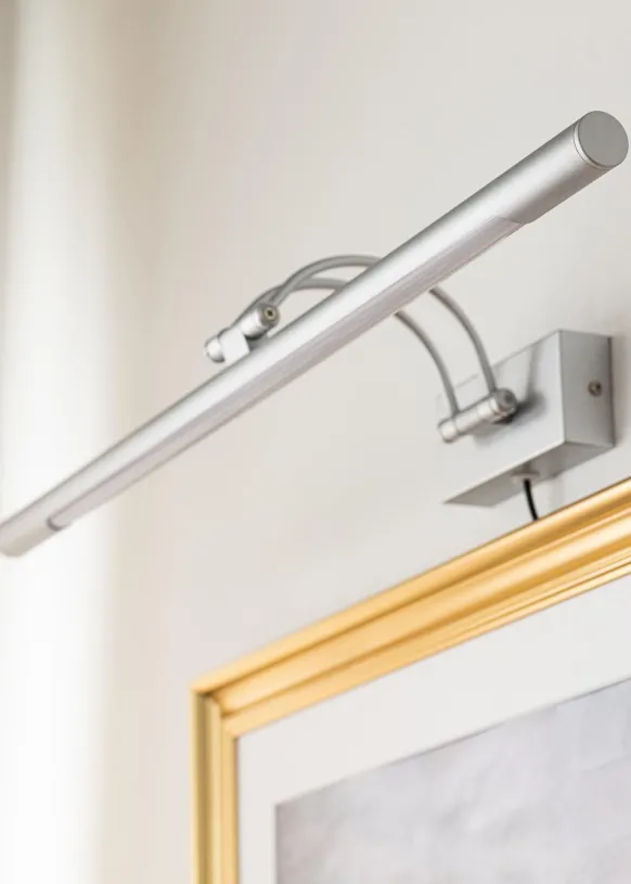 KAILA Lumos Tavelbelysning 68 cm - Silver