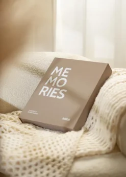KAILA MEMORIES Grey/White - Coffee Table Photo Album (60 Svarta Sidor / 30 Blad)