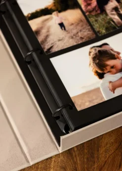 KAILA MEMORIES Grey/White - Coffee Table Photo Album (60 Svarta Sidor / 30 Blad)