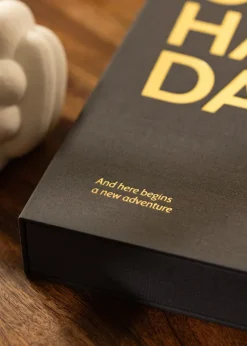 KAILA OH HAPPY DAY Black - Coffee Table Photo Album (60 Svarta Sidor / 30 Blad)