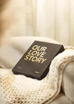 KAILA OUR LOVE STORY Black - Coffee Table Photo Album (60 Svarta Sidor)