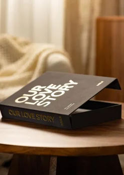 KAILA OUR LOVE STORY Black - Coffee Table Photo Album (60 Svarta Sidor)