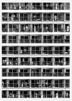Mass Tourism Canvastavla (30x40 cm)