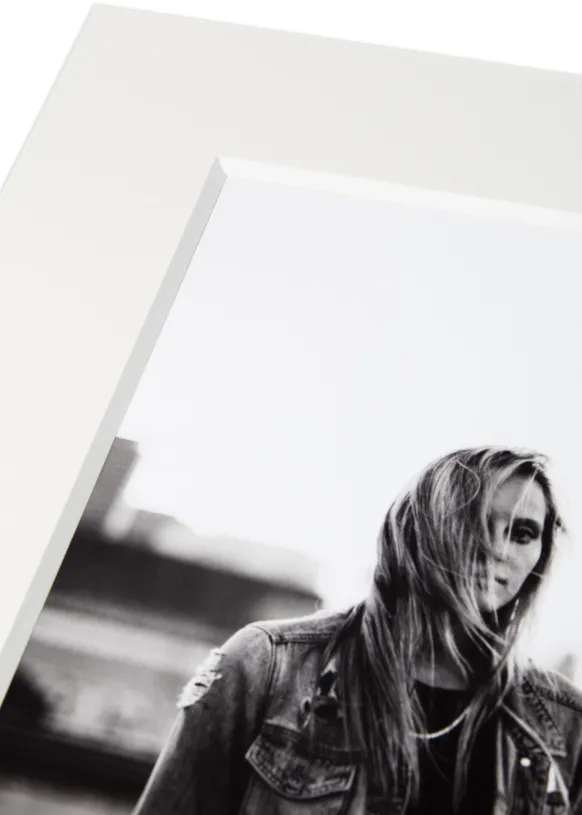 Passepartout Vit 3 mm (Vit kärna) 25x25 cm (17x17)