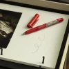 Pentel NMF50-B - Röd Albumpenna - 0,5 mm