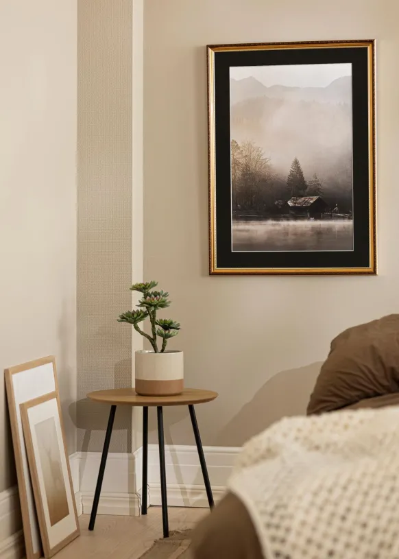 Ram Abisko Guld 50x70 cm - Passepartout Svart 42x59,4 cm (A2)