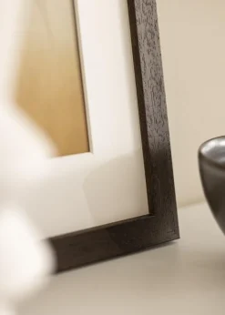 Ram Brown Wood 70x100 cm - Passepartout Vit 59,4x84 cm (A1)