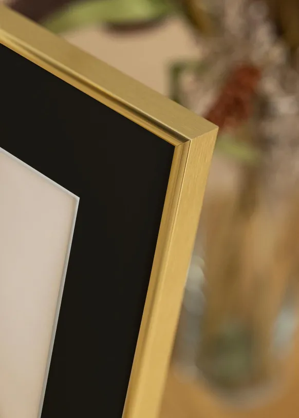 Ram Visby Blank Guld 70x100 cm - Passepartout Svart 62x85 cm