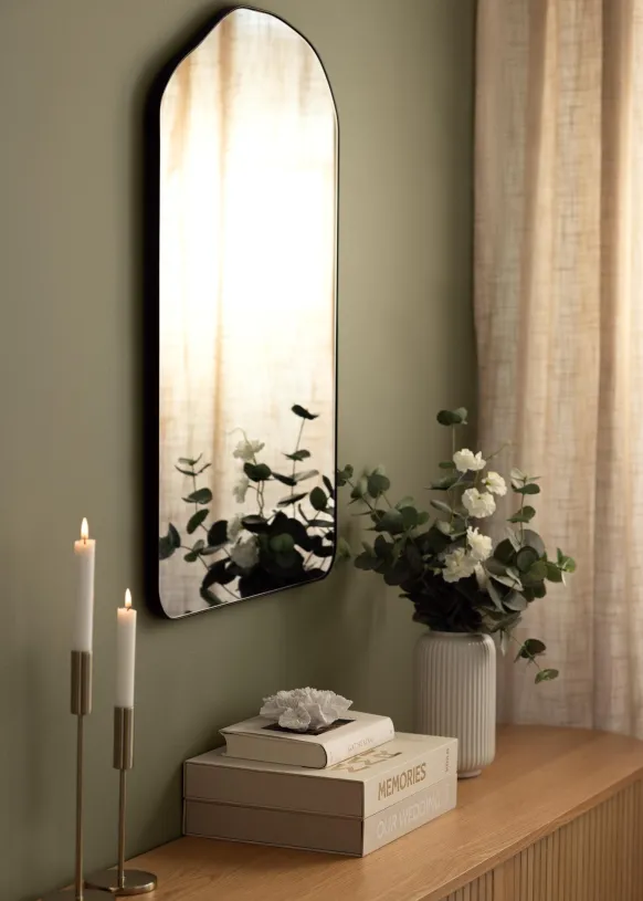 Spegel Organic Domed Svart 53x80 cm