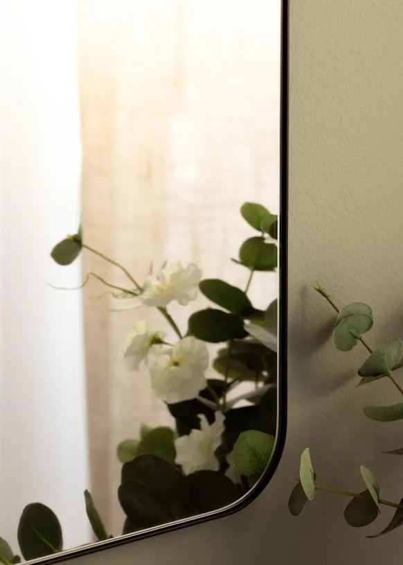 Spegel Organic Domed Svart 53x80 cm