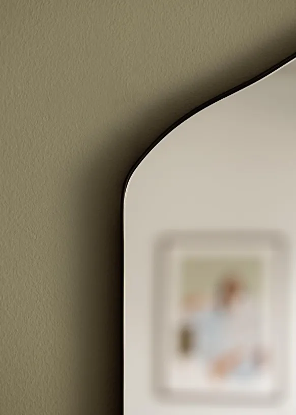 Spegel Organic Domed Svart 53x80 cm